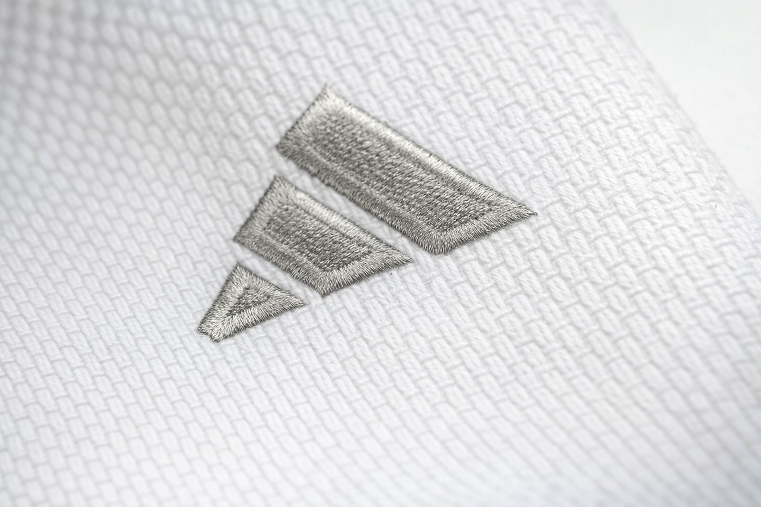 Adidas JU kimono Champion III IJF Regular fit 750g s logom, biele